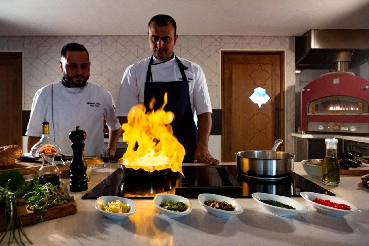 The American Colony Hotel - Small Luxury Hotels Of The World Yerusalem Bagian luar foto A chef flambées a dish