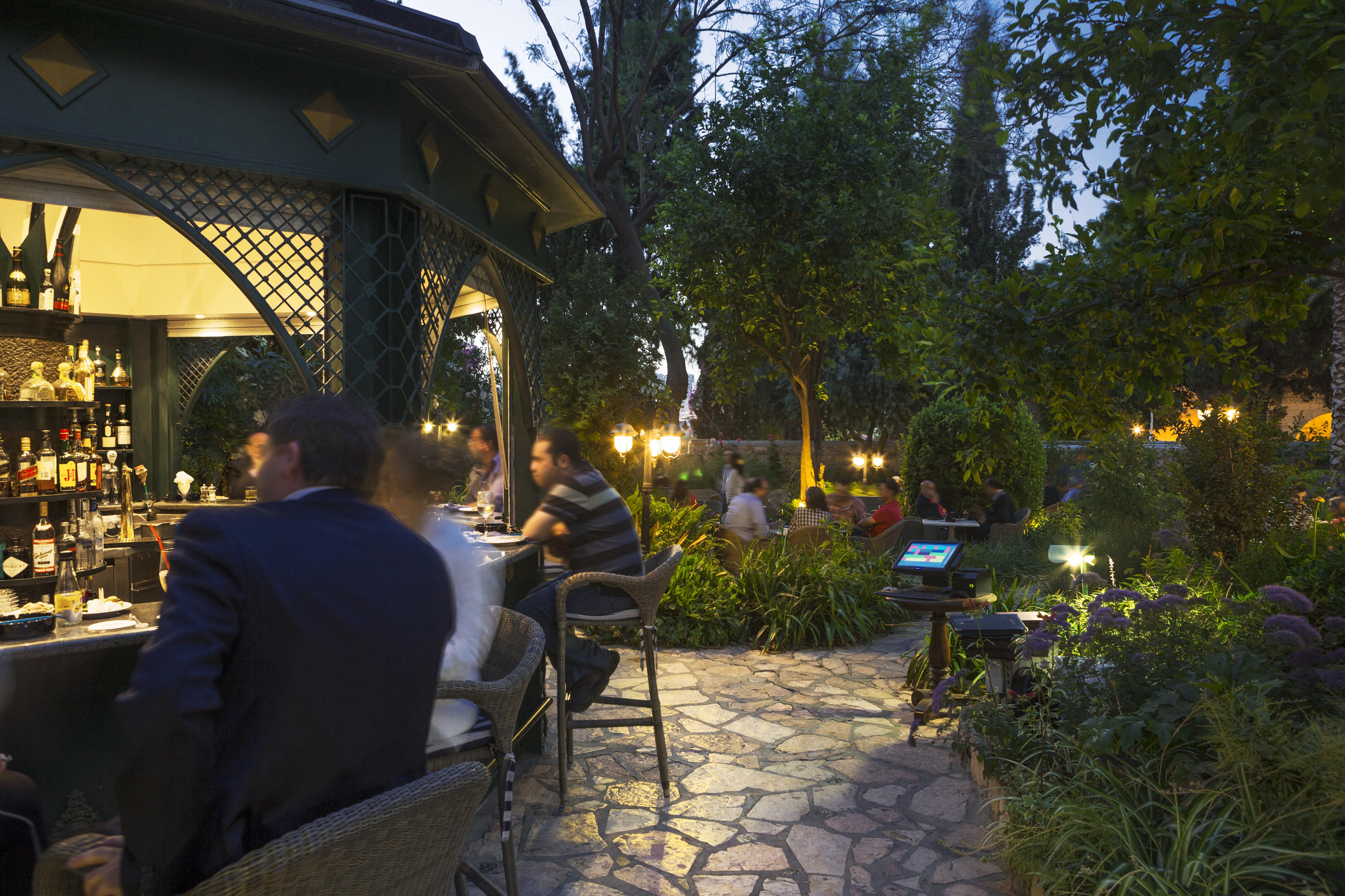 The American Colony Hotel - Small Luxury Hotels Of The World Yerusalem Bagian luar foto The bar at night