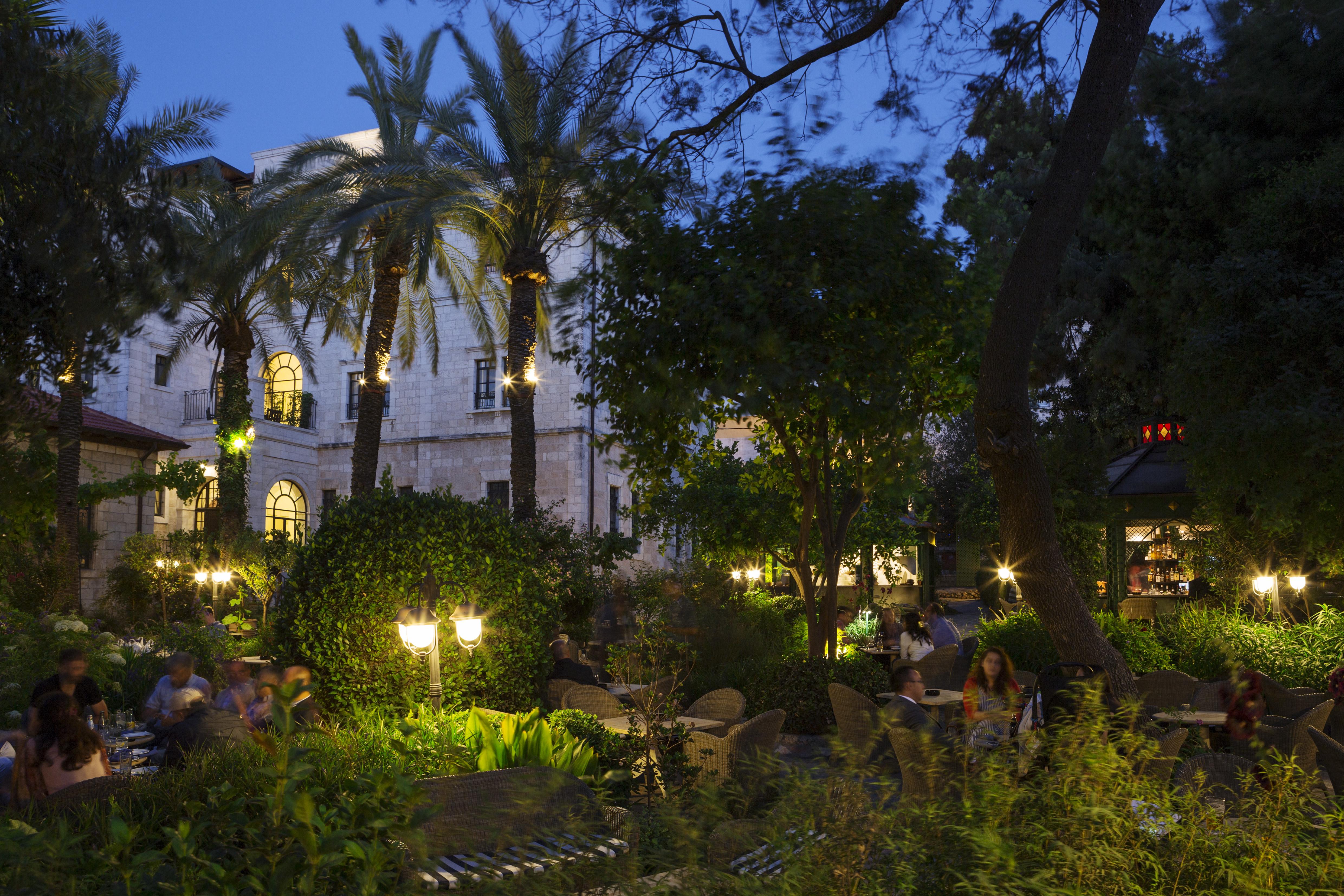 The American Colony Hotel - Small Luxury Hotels Of The World Yerusalem Fasilitas foto The garden at night